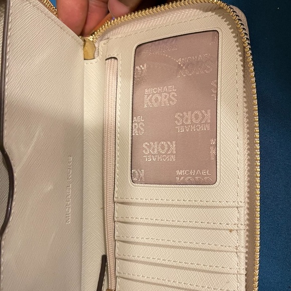 Beautiful authentic Michael kors phone case and wallet - Picture 3 of 4